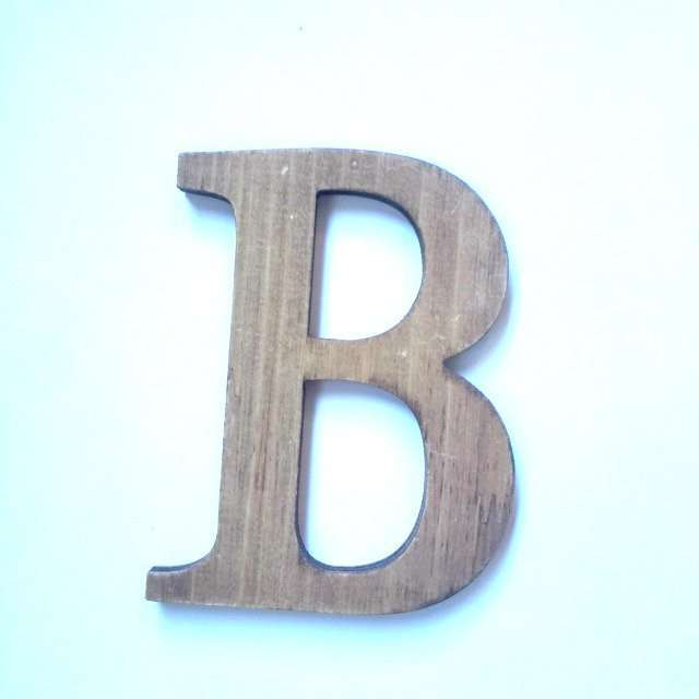 Letras madera 5 Letra B de madera