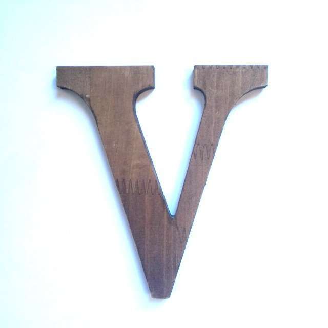 Letras madera 22 Letra V de madera