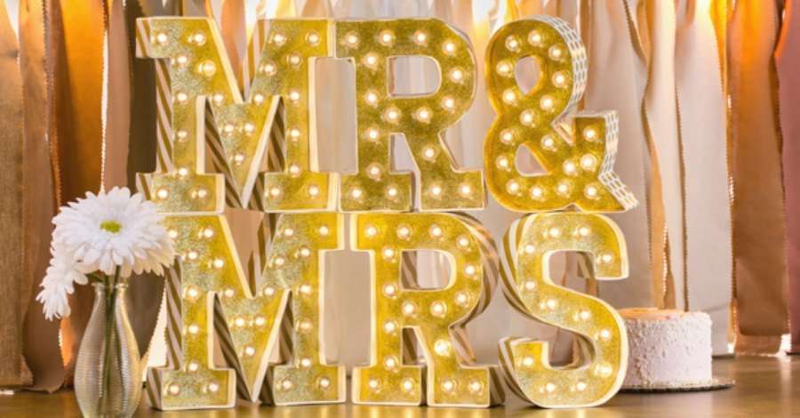 decoracionletras-luz--mr-mrs-marquee-love