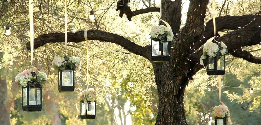 decoración con faroles para arbol 