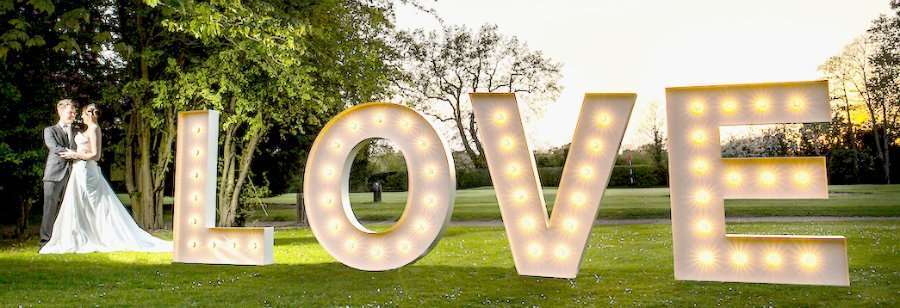 ¿Sueñas con letras en tu gran día? 2 LETRAS GRANDES PARA TU BODA