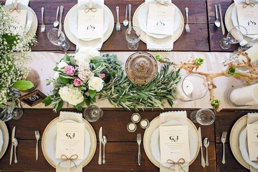 mesa de madera boho para boda 
