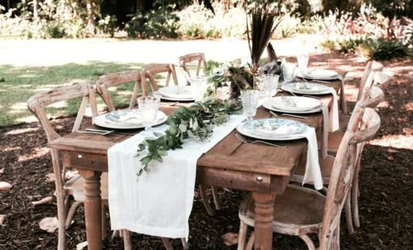 Cómo organizar los detalles de una boda para que no falte nada el gran día 4 Boda de mesas imperiales infinitas