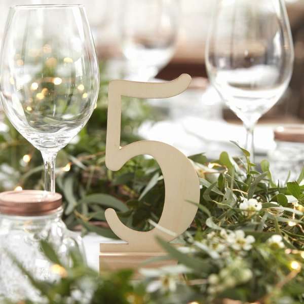 numeros de madera para mesa.