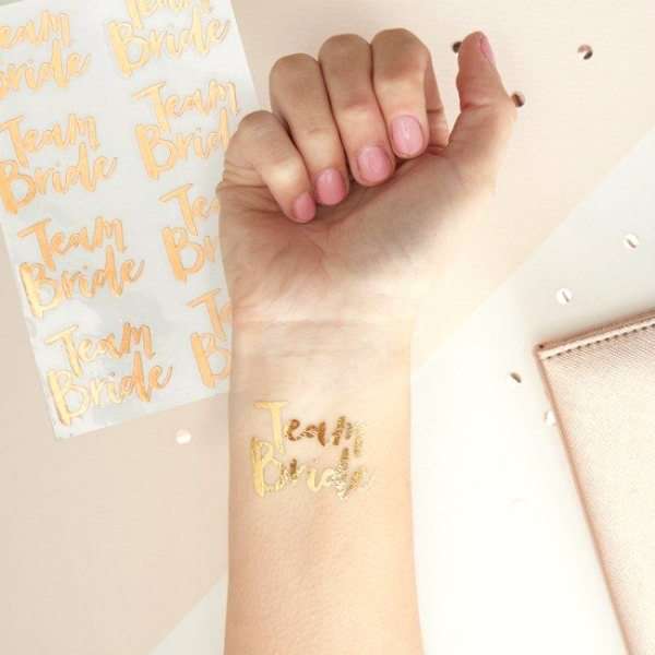 Tatuaje Team Bride. Detalles para despedidas de soltera bonitas