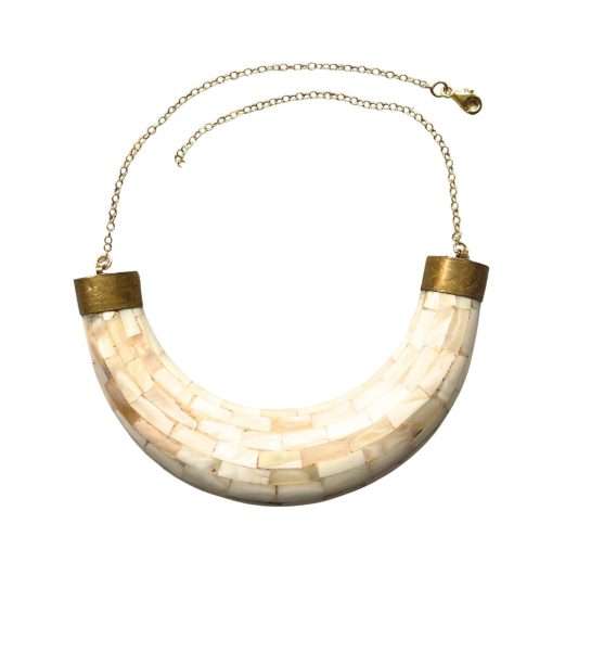 Collar media luna madre perla